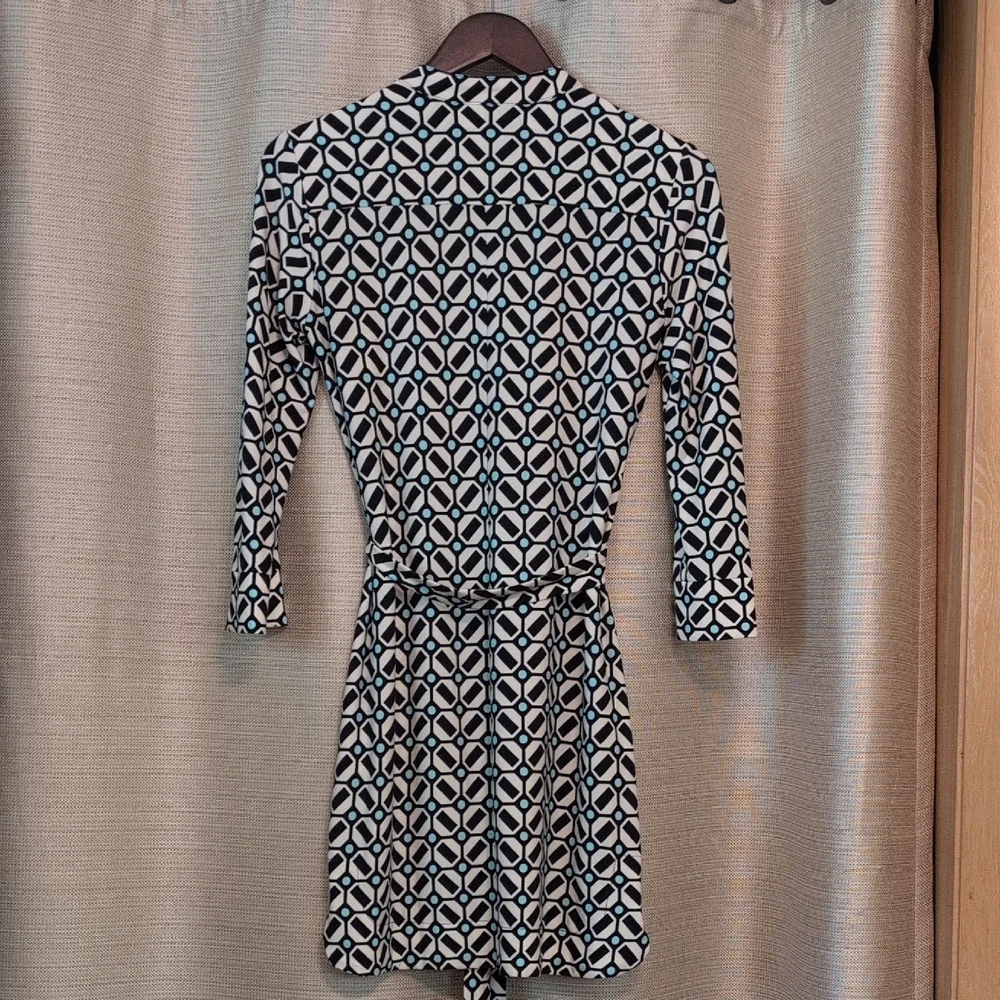 Elegant Navy, Light Blue and Off-White Geometric Long Sleeve Dress - Picture 7 of 9